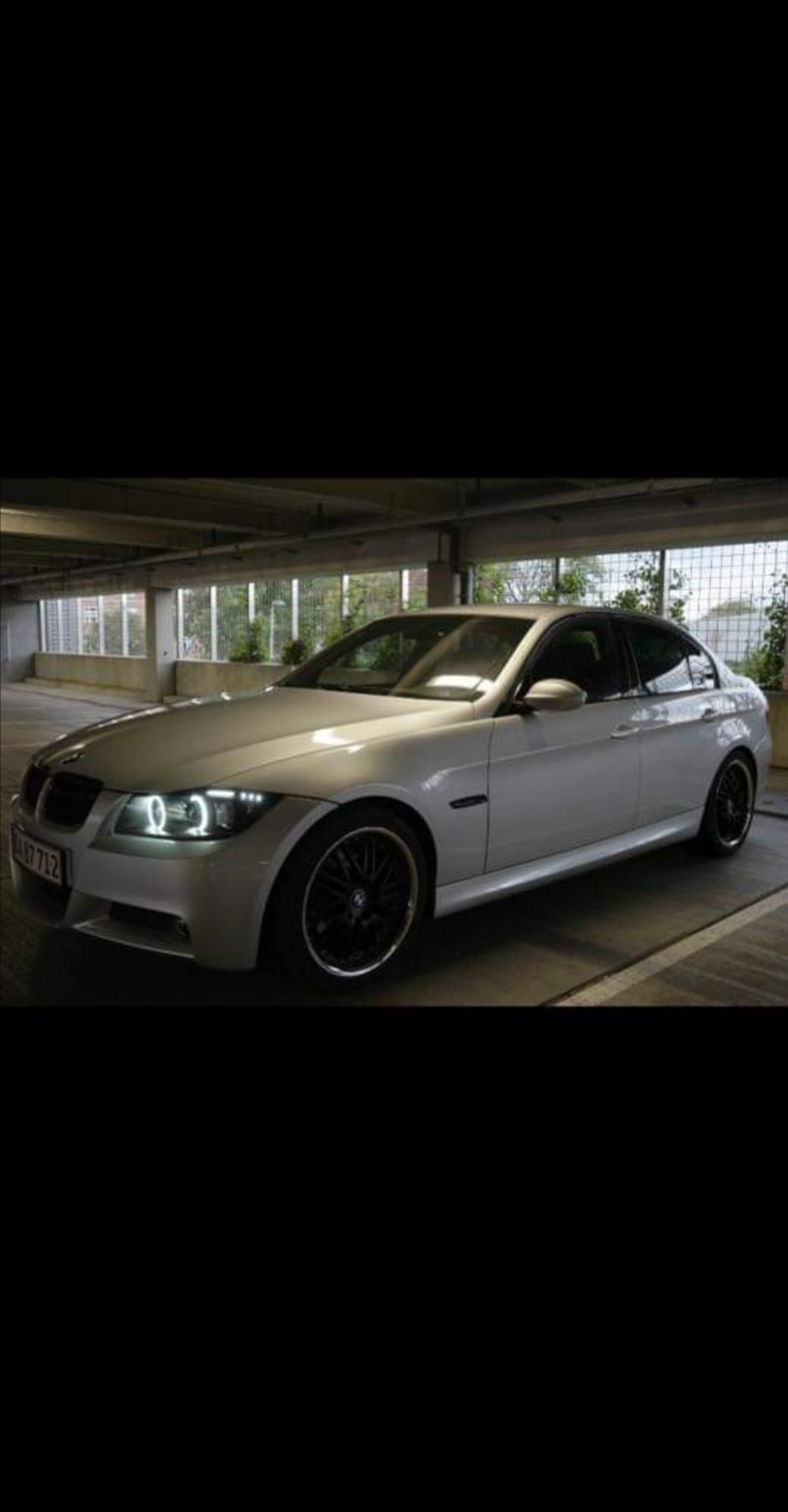 Sølv BMW 318 fra 2008