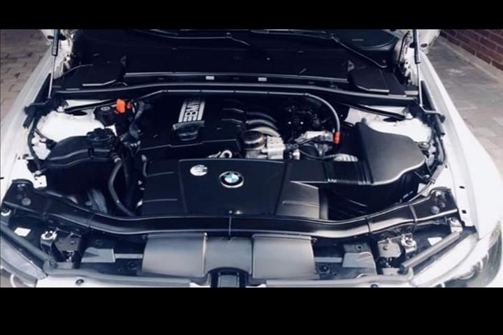 Sølv BMW 318 fra 2008