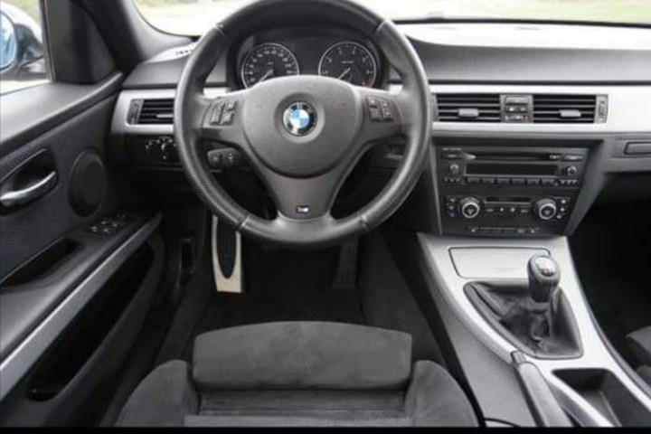 Sølv BMW 318 fra 2008