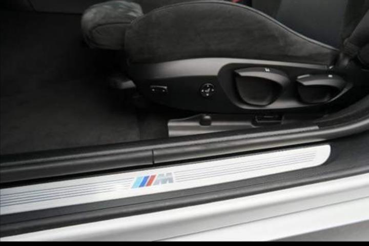 Sølv BMW 318 fra 2008