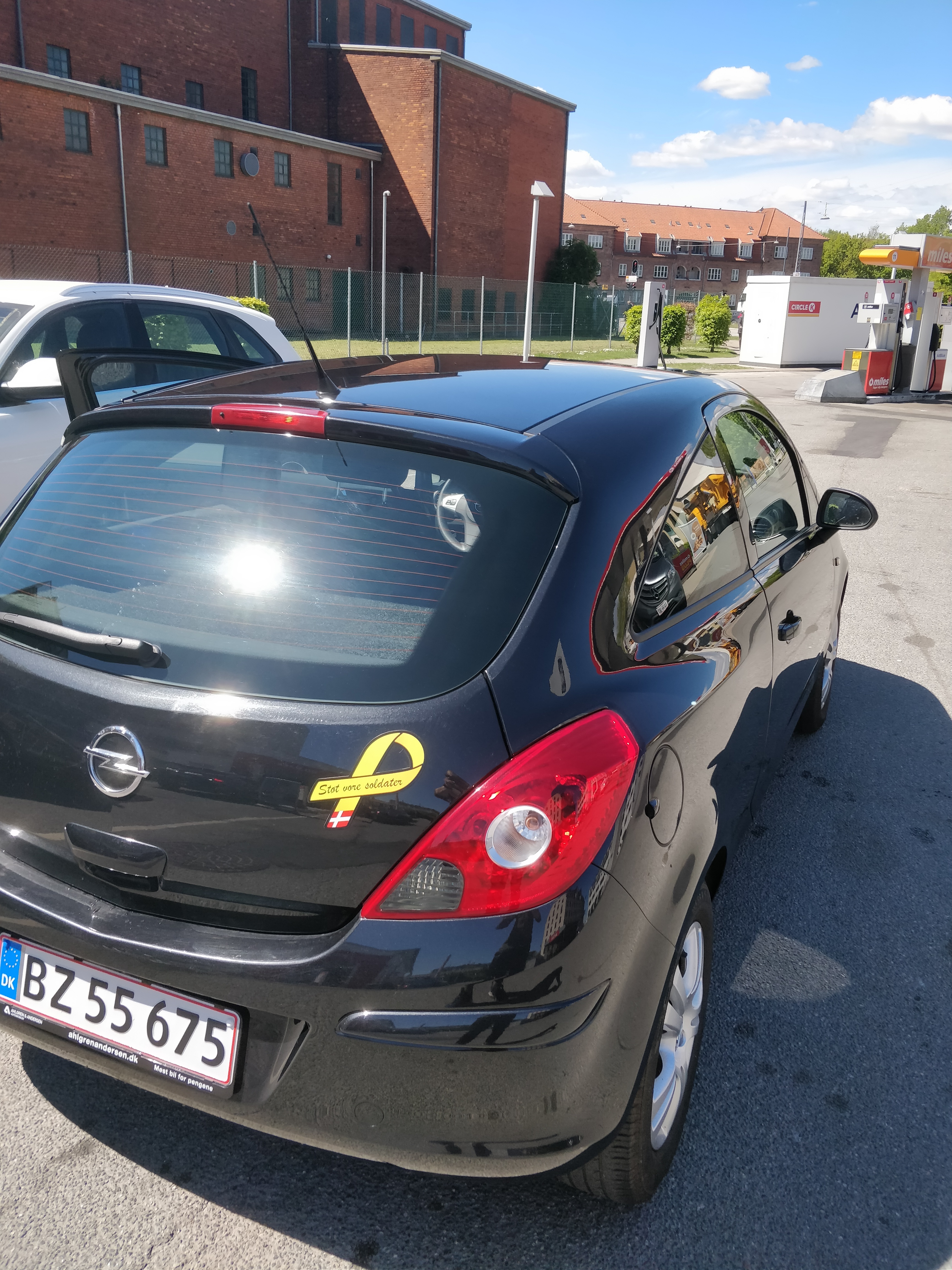 Sort Opel Corsa fra 2013