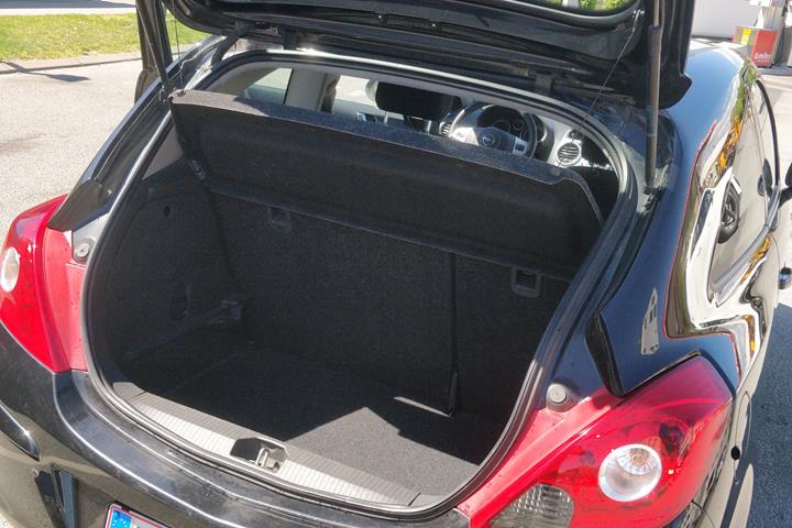Sort Opel Corsa fra 2013