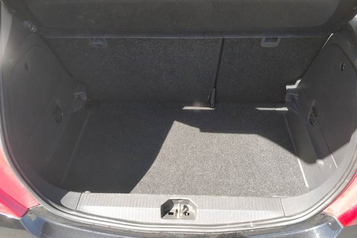 Sort Opel Corsa fra 2013