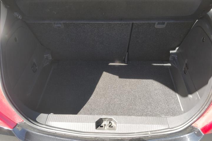 Sort Opel Corsa fra 2013