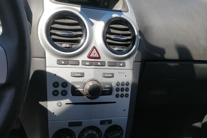 Sort Opel Corsa fra 2013