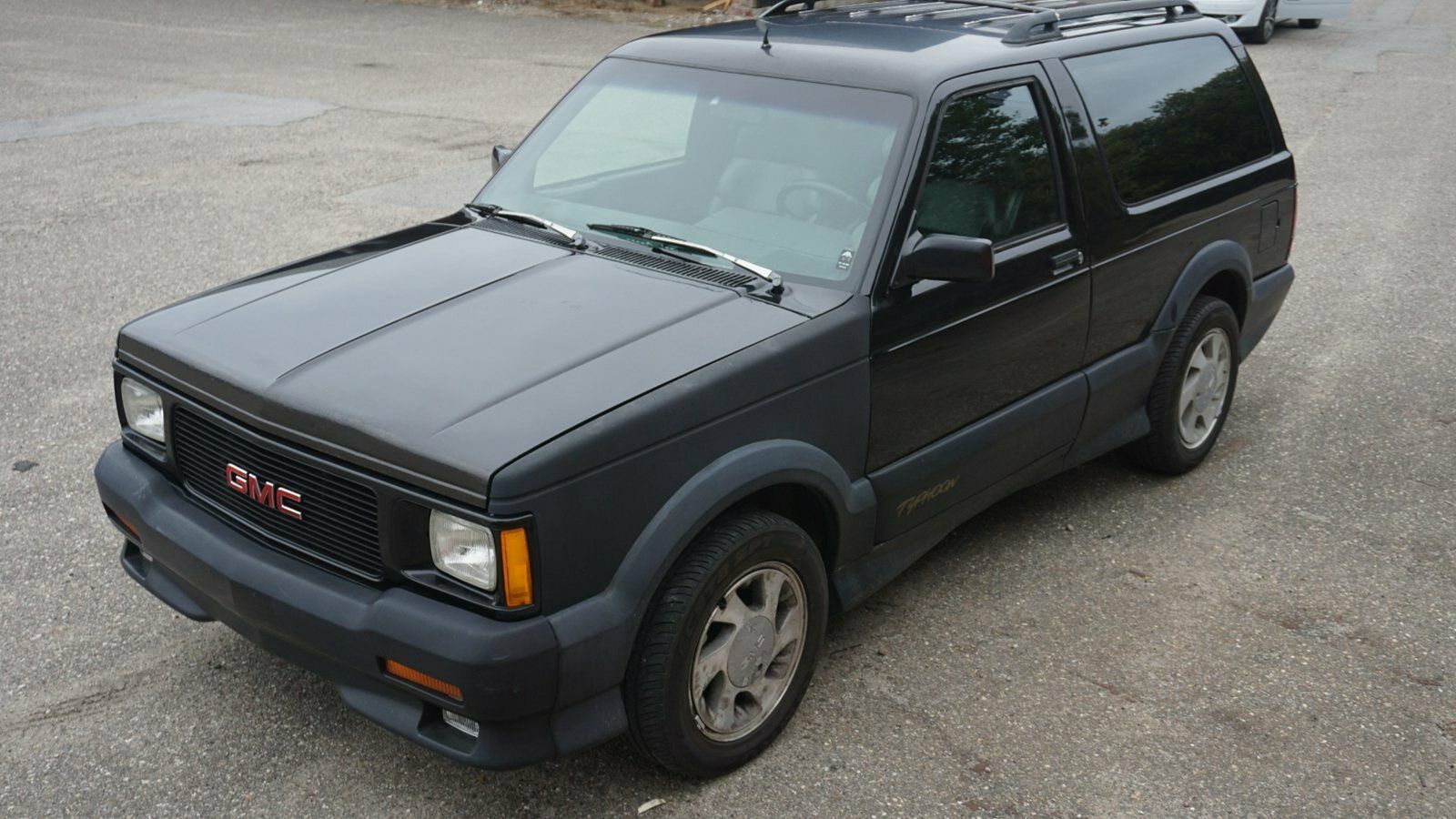 Sort GMC Typhoon fra 1993