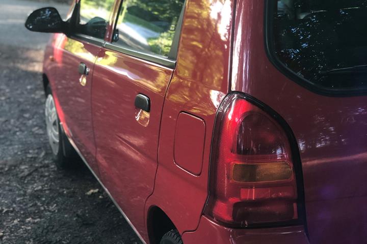 Rød Suzuki Alto fra 2005