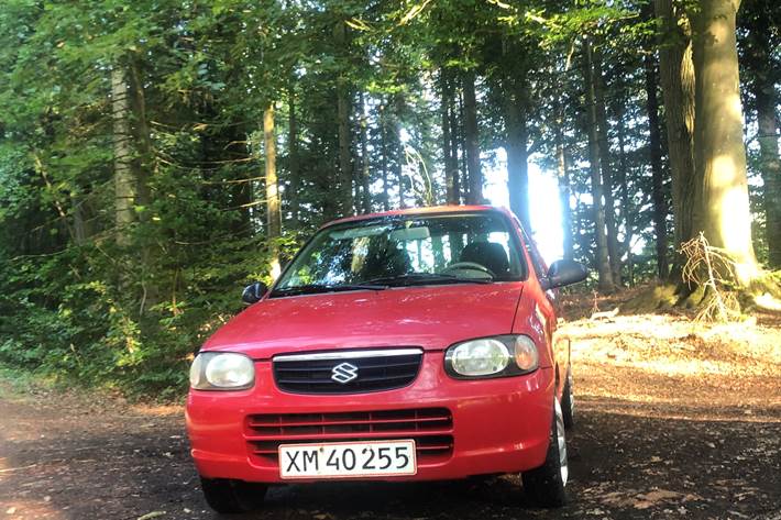 Rød Suzuki Alto fra 2005
