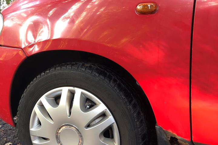 Rød Suzuki Alto fra 2005