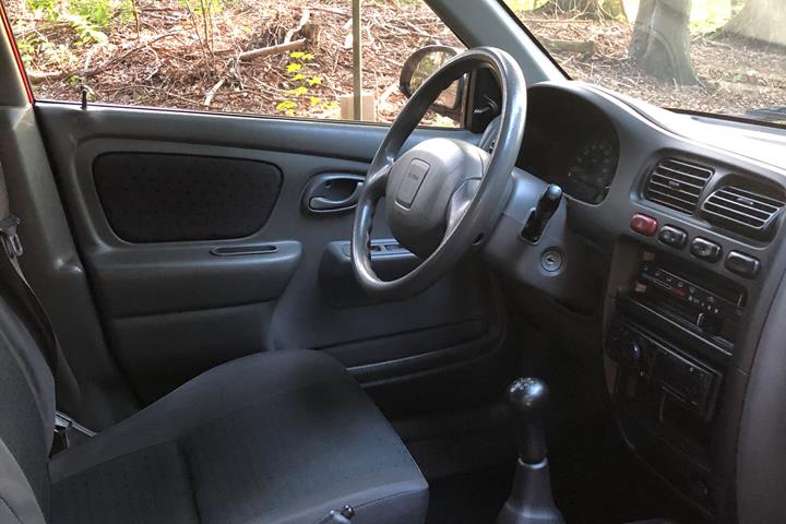 Rød Suzuki Alto fra 2005