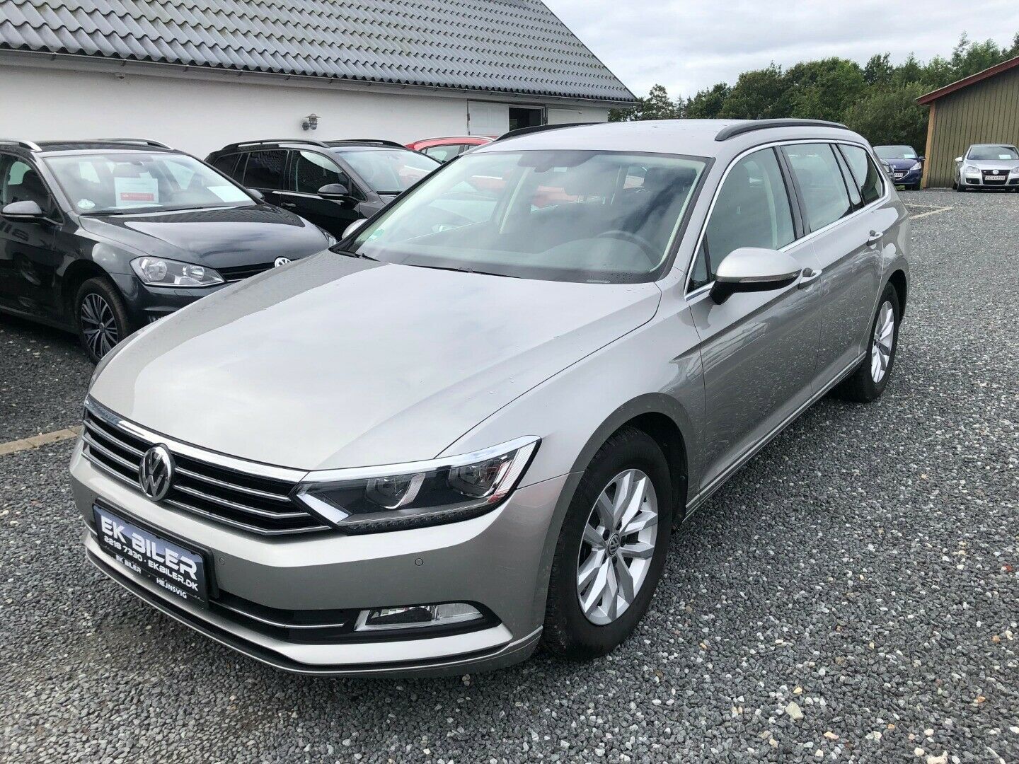 Grå VW Passat fra 2016