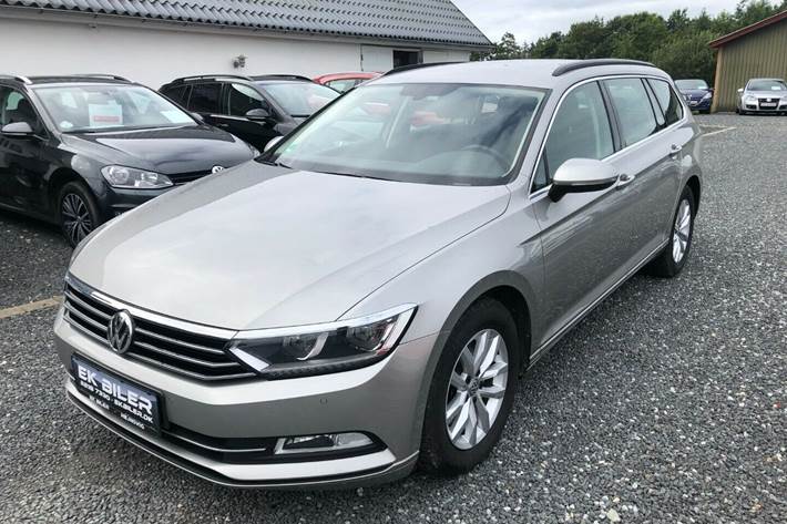 Grå VW Passat fra 2016