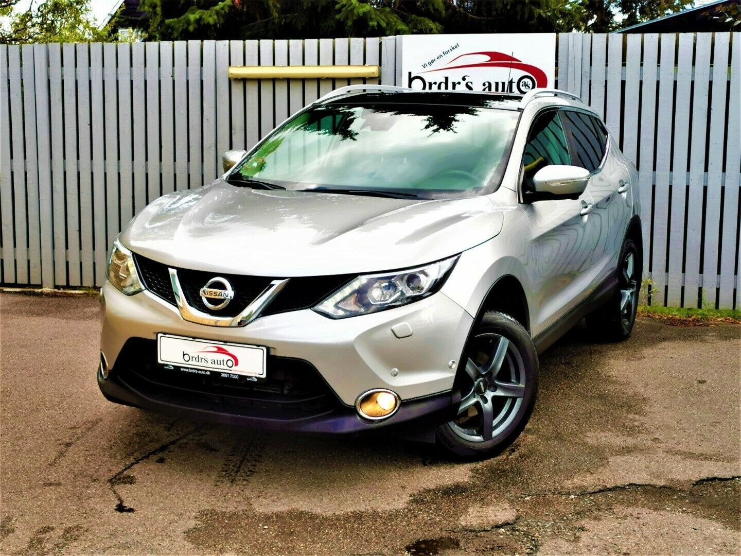 Grå Nissan Qashqai fra 2014