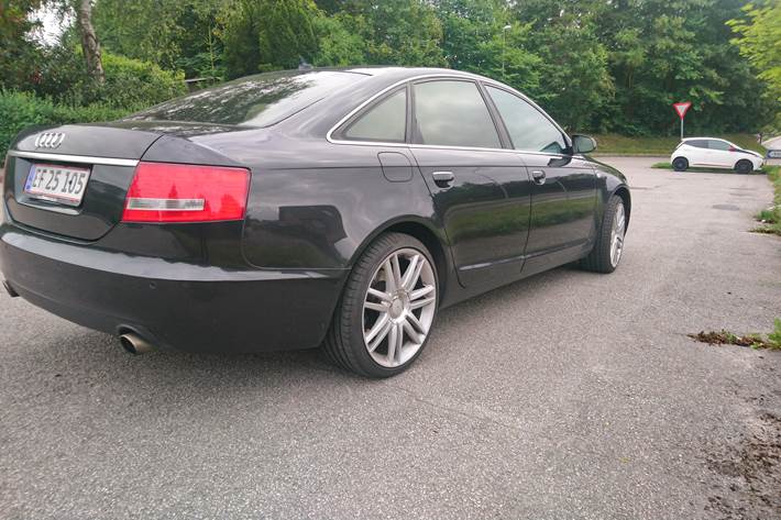 Sort Audi A6 fra 2004
