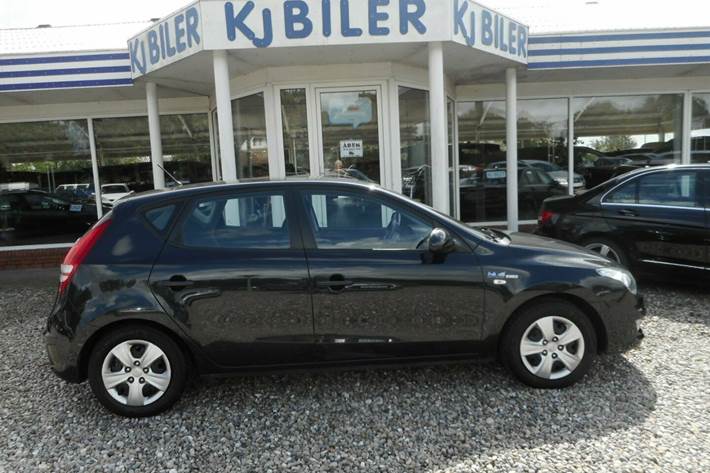 Grå Hyundai i30 fra 2010