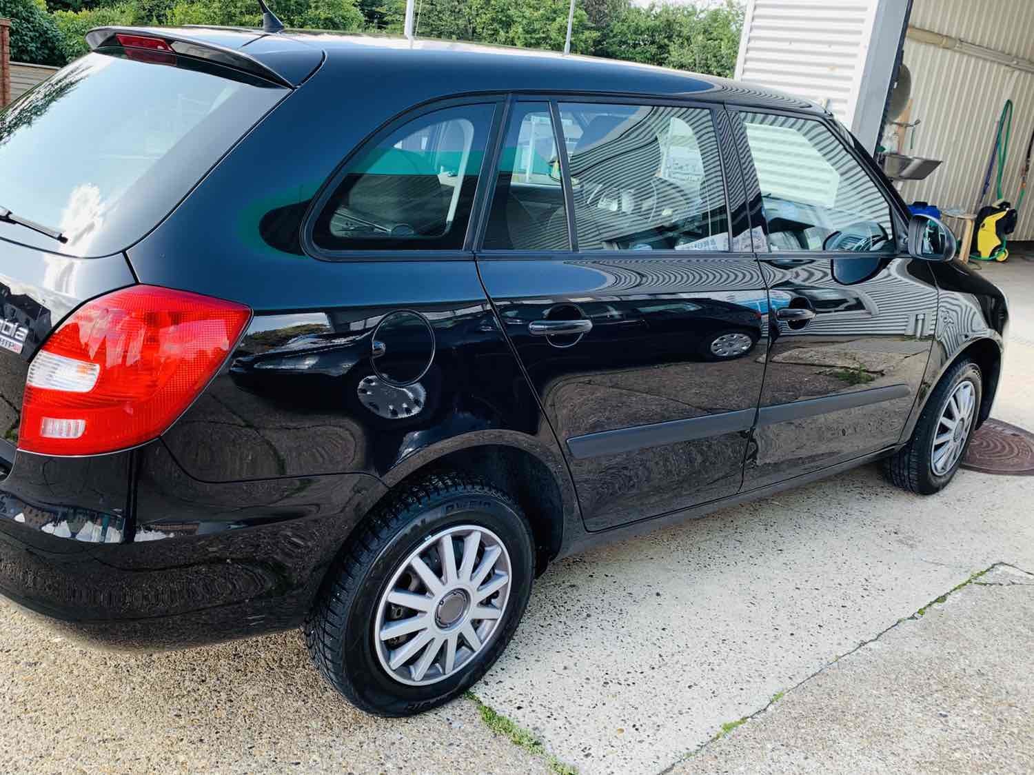 Sort Skoda Fabia fra 2010