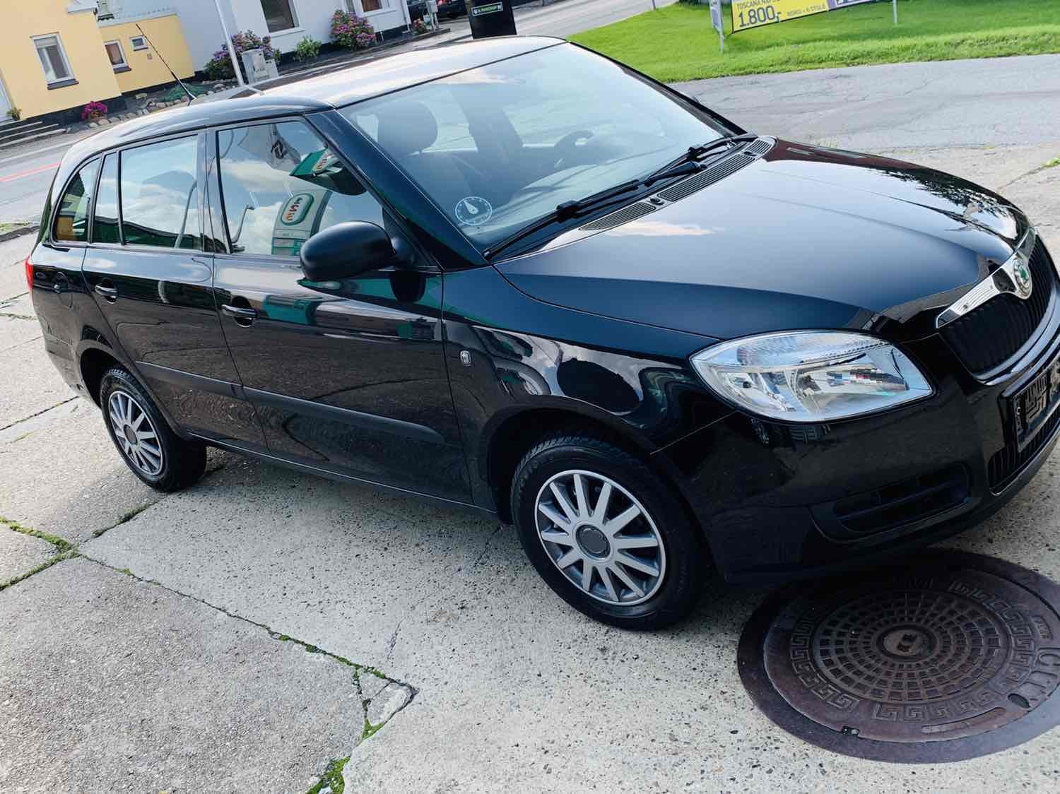 Sort Skoda Fabia fra 2010