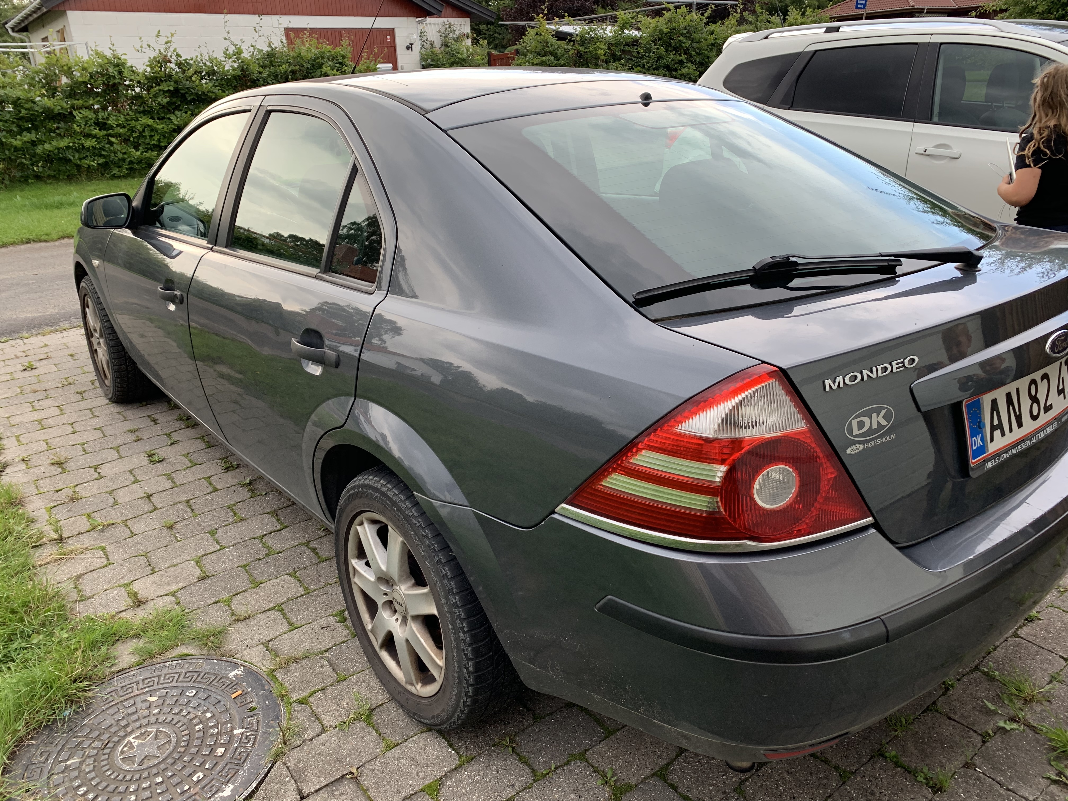 Grå Ford Mondeo fra 2006