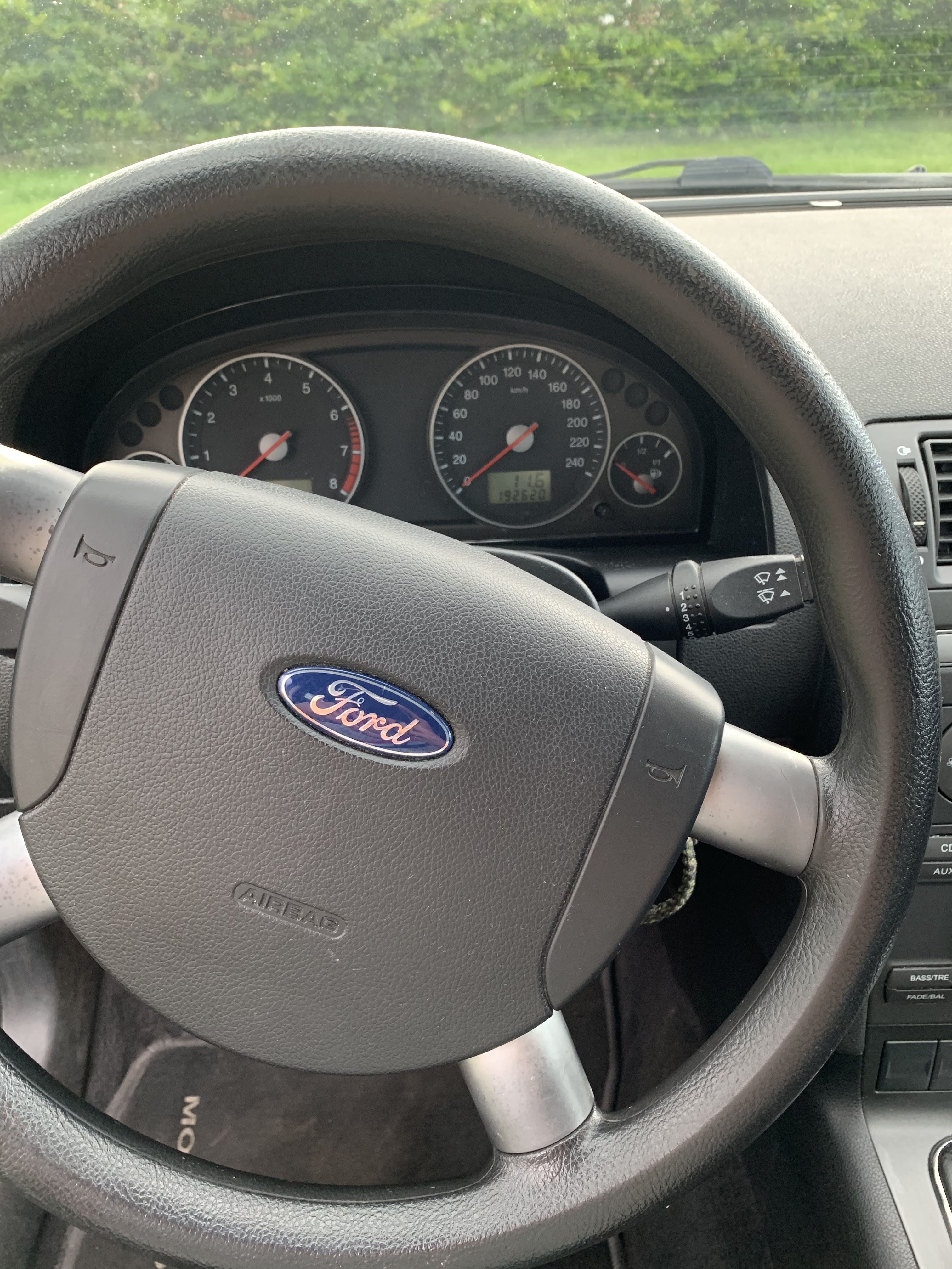 Grå Ford Mondeo fra 2006