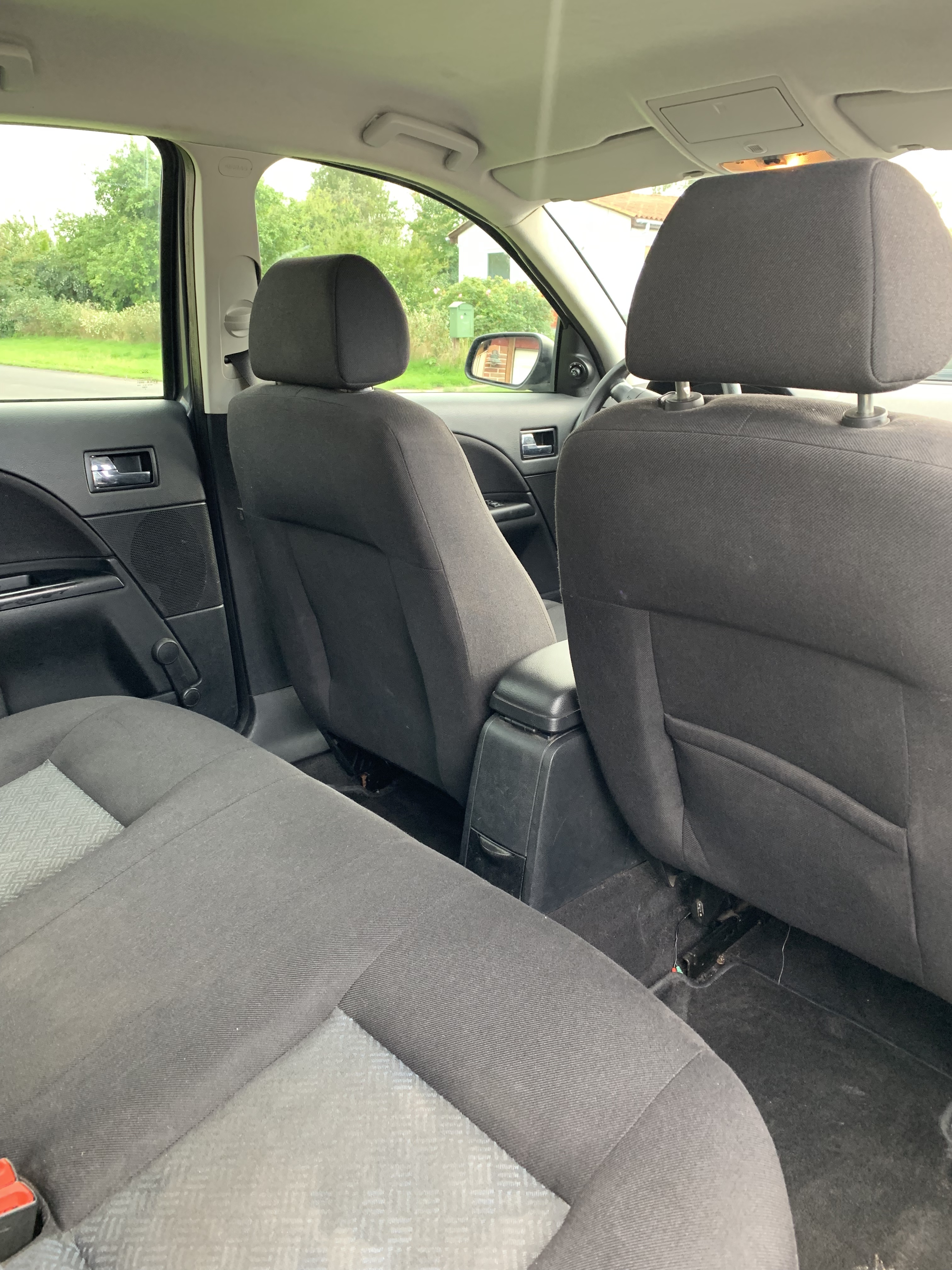 Grå Ford Mondeo fra 2006