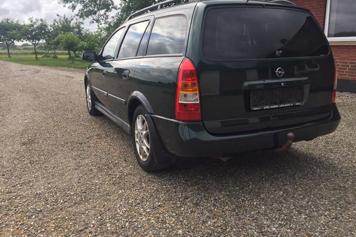 Grøn Opel Astra fra 1999