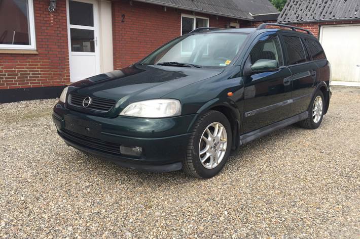 Grøn Opel Astra fra 1999