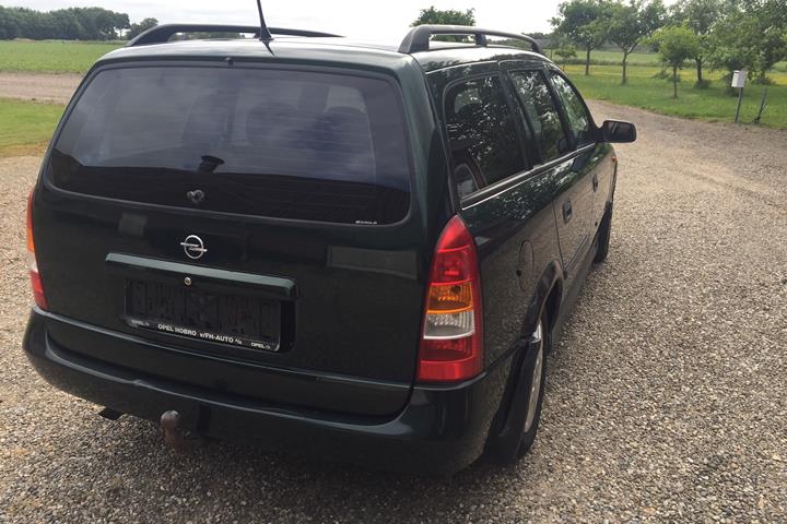 Grøn Opel Astra fra 1999