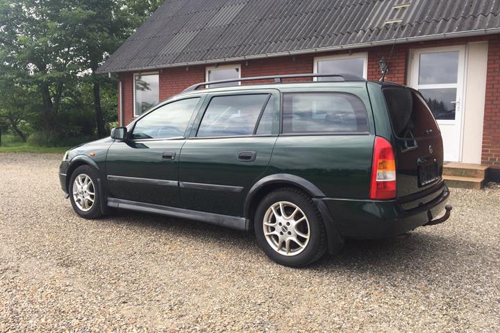 Grøn Opel Astra fra 1999