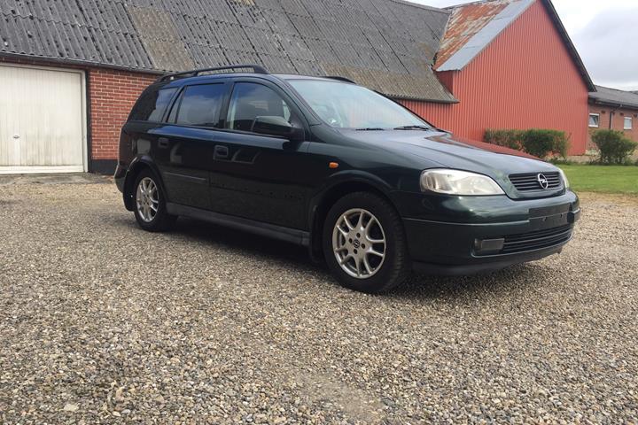 Grøn Opel Astra fra 1999