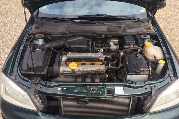 Grøn Opel Astra fra 1999