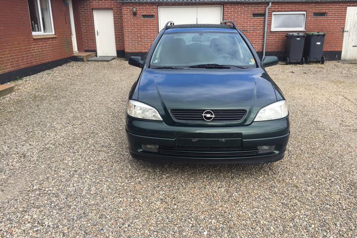 Grøn Opel Astra fra 1999