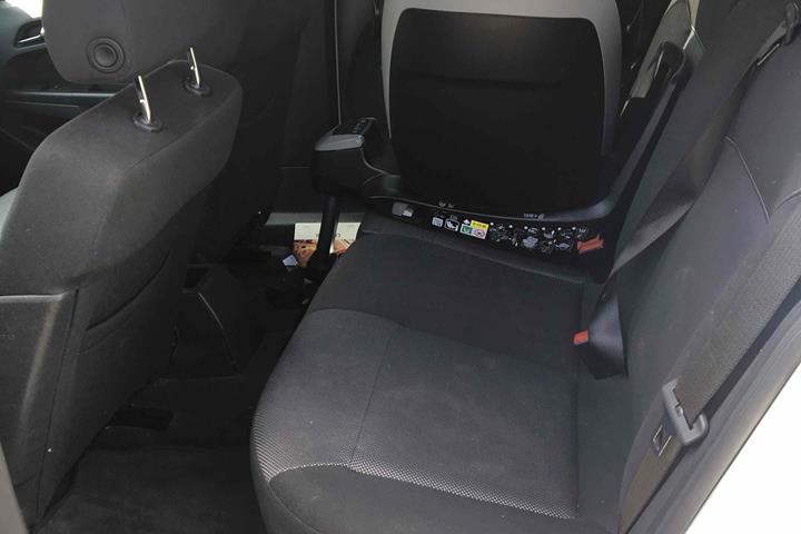 Hvid Opel Astra fra 2009