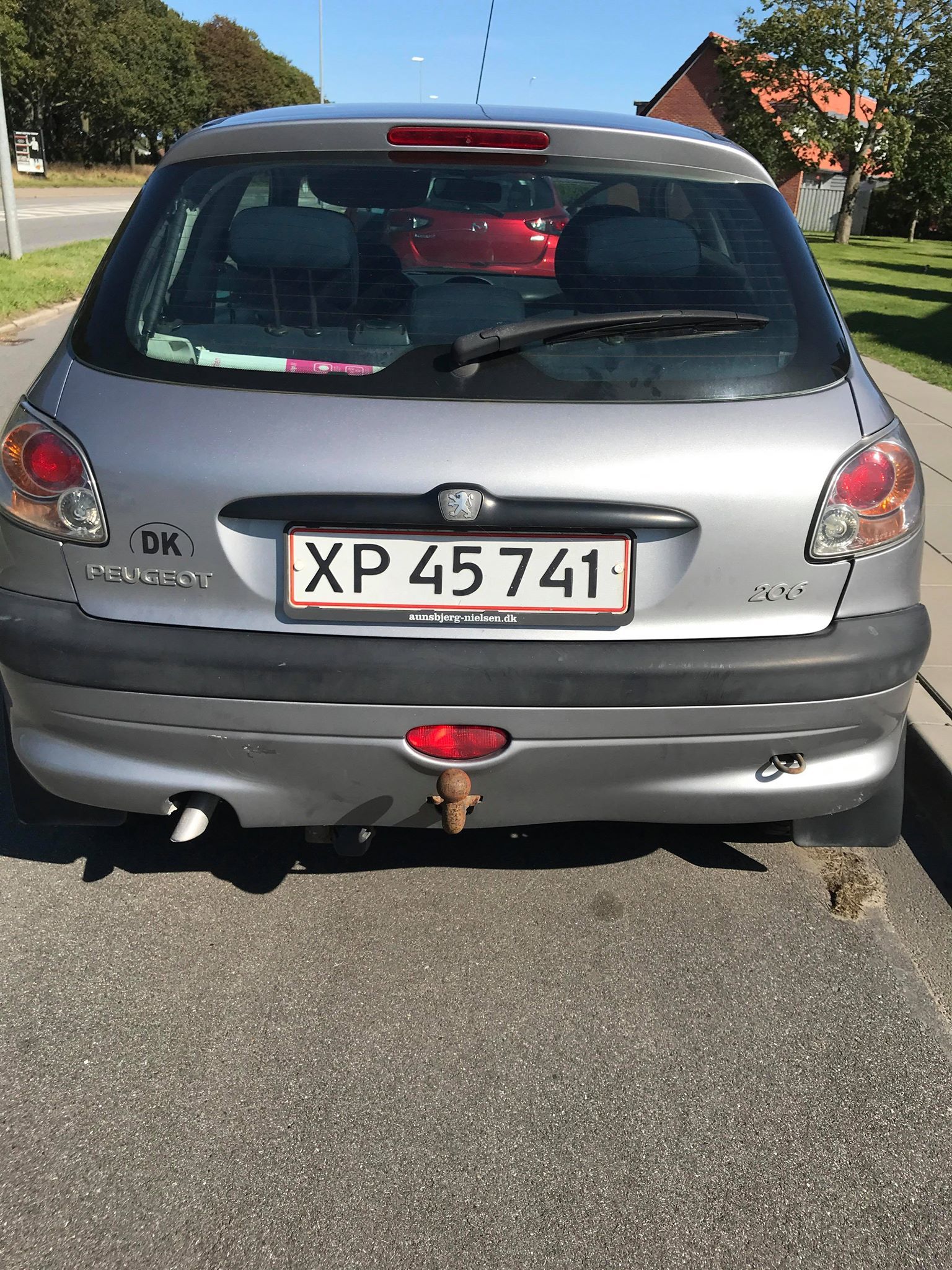 Grå Peugeot 206 fra 2001