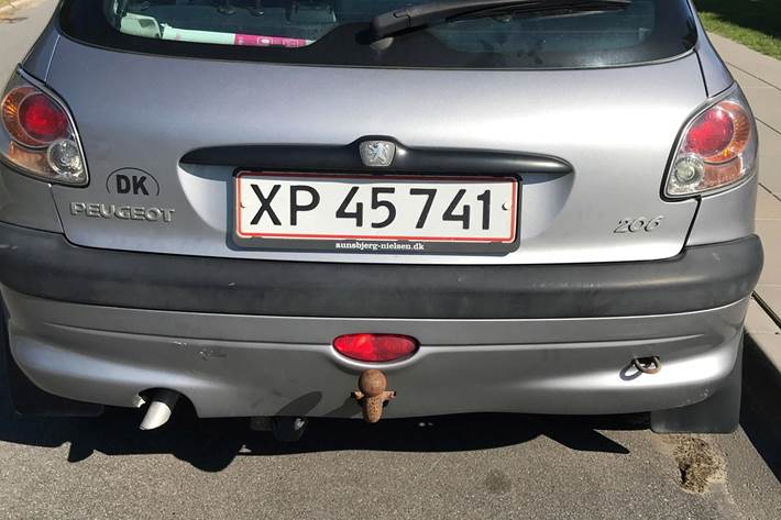 Grå Peugeot 206 fra 2001