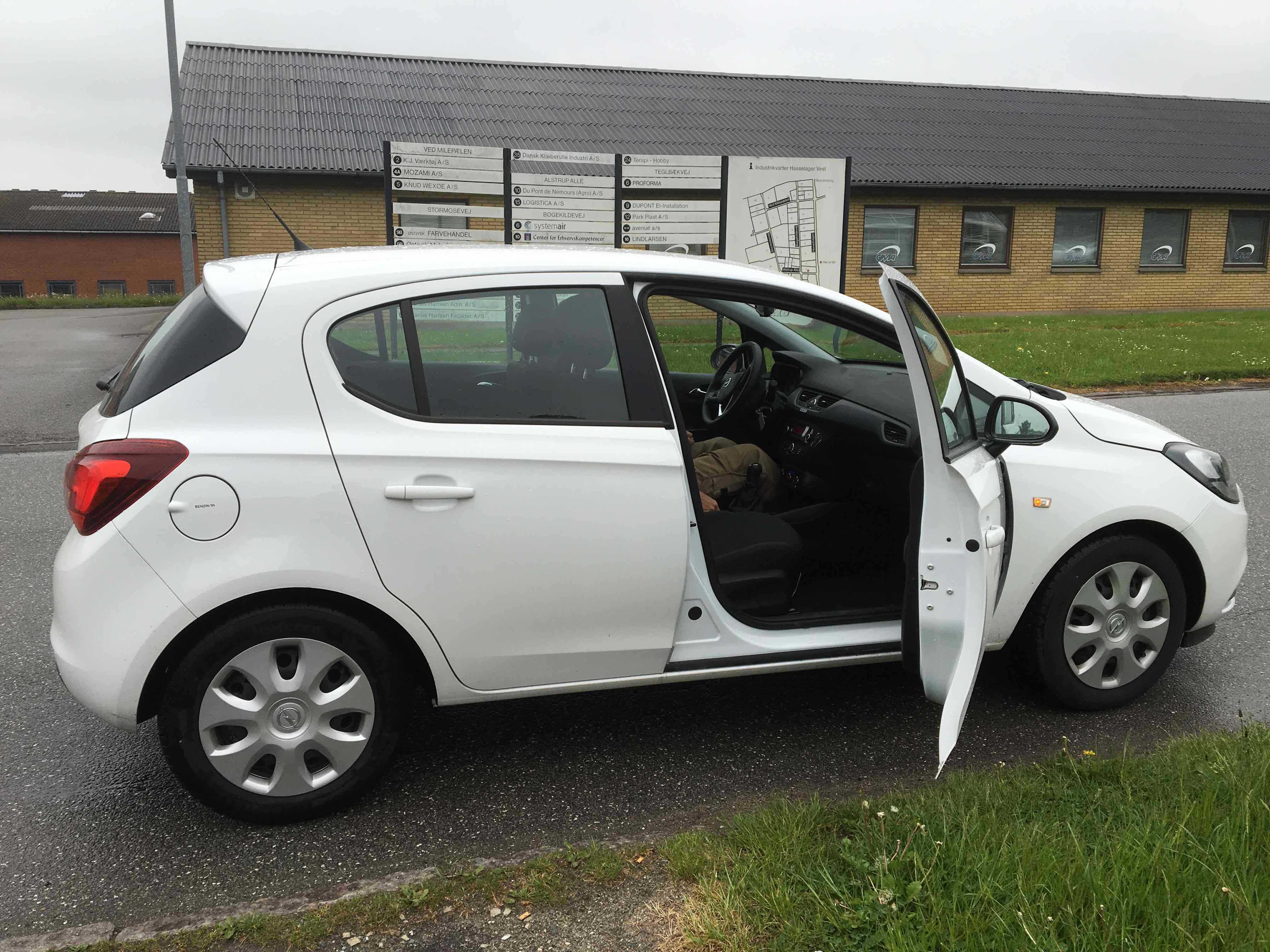 Hvid Opel Corsa fra 2016