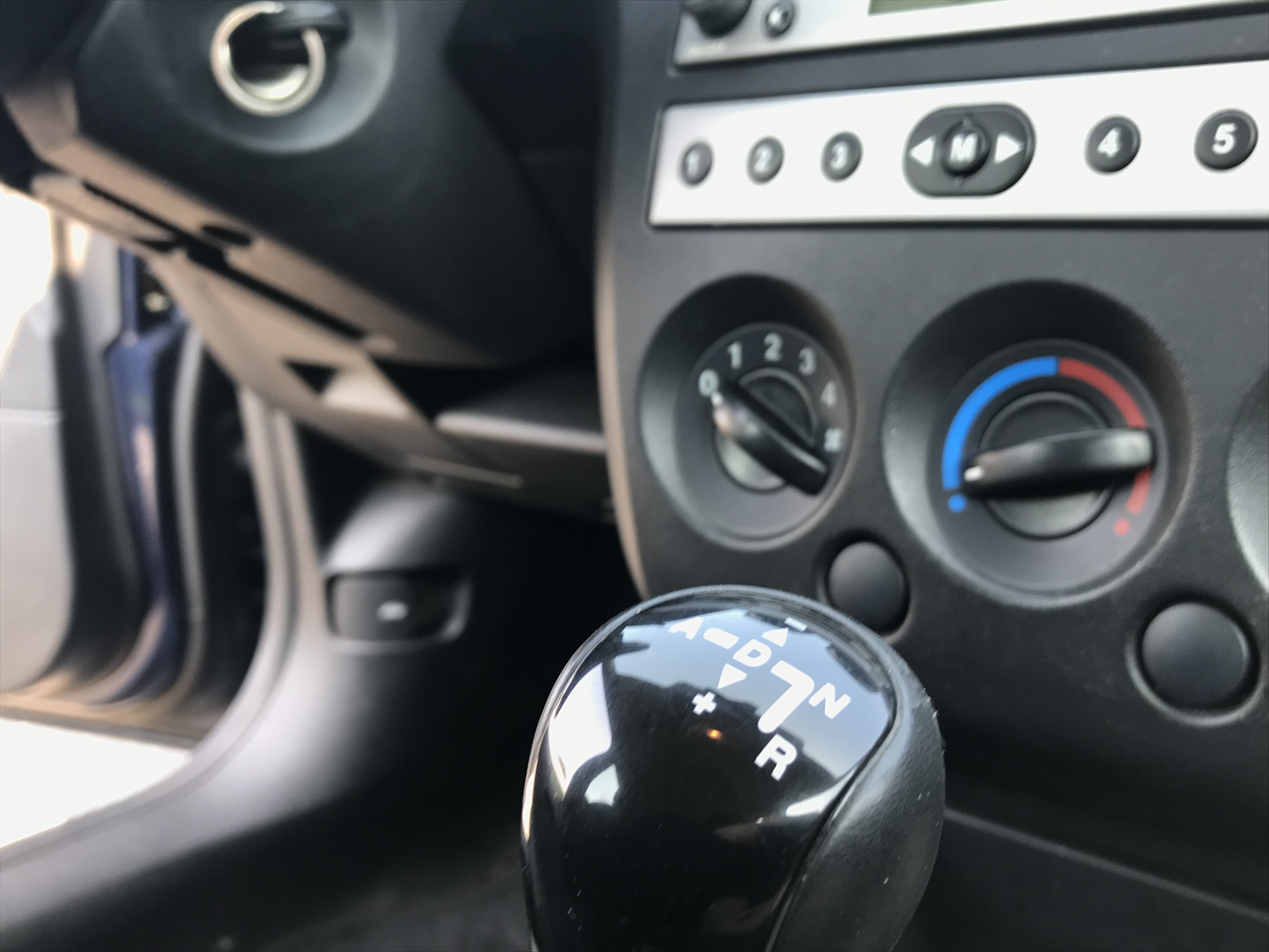 Blå Ford Fiesta fra 2004