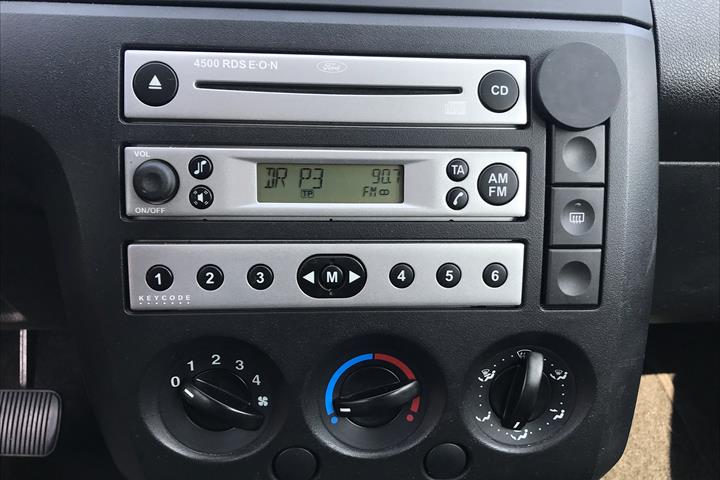 Blå Ford Fiesta fra 2004
