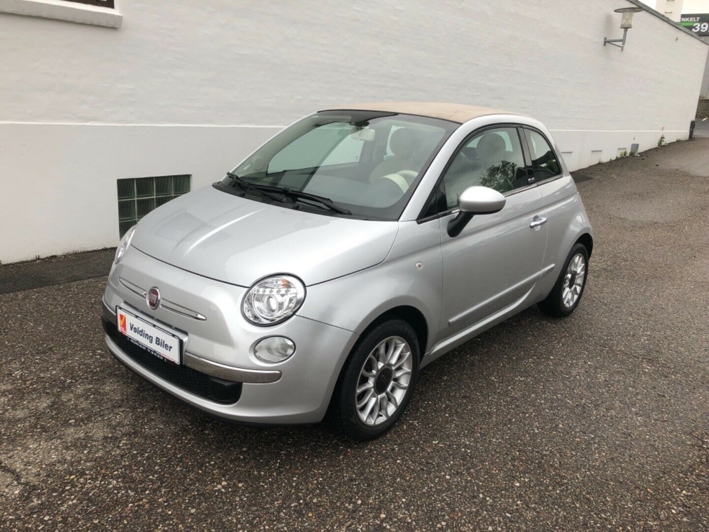 Grå Fiat 500C fra 2010