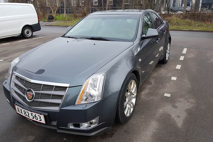 Blå Cadillac CTS fra 2010