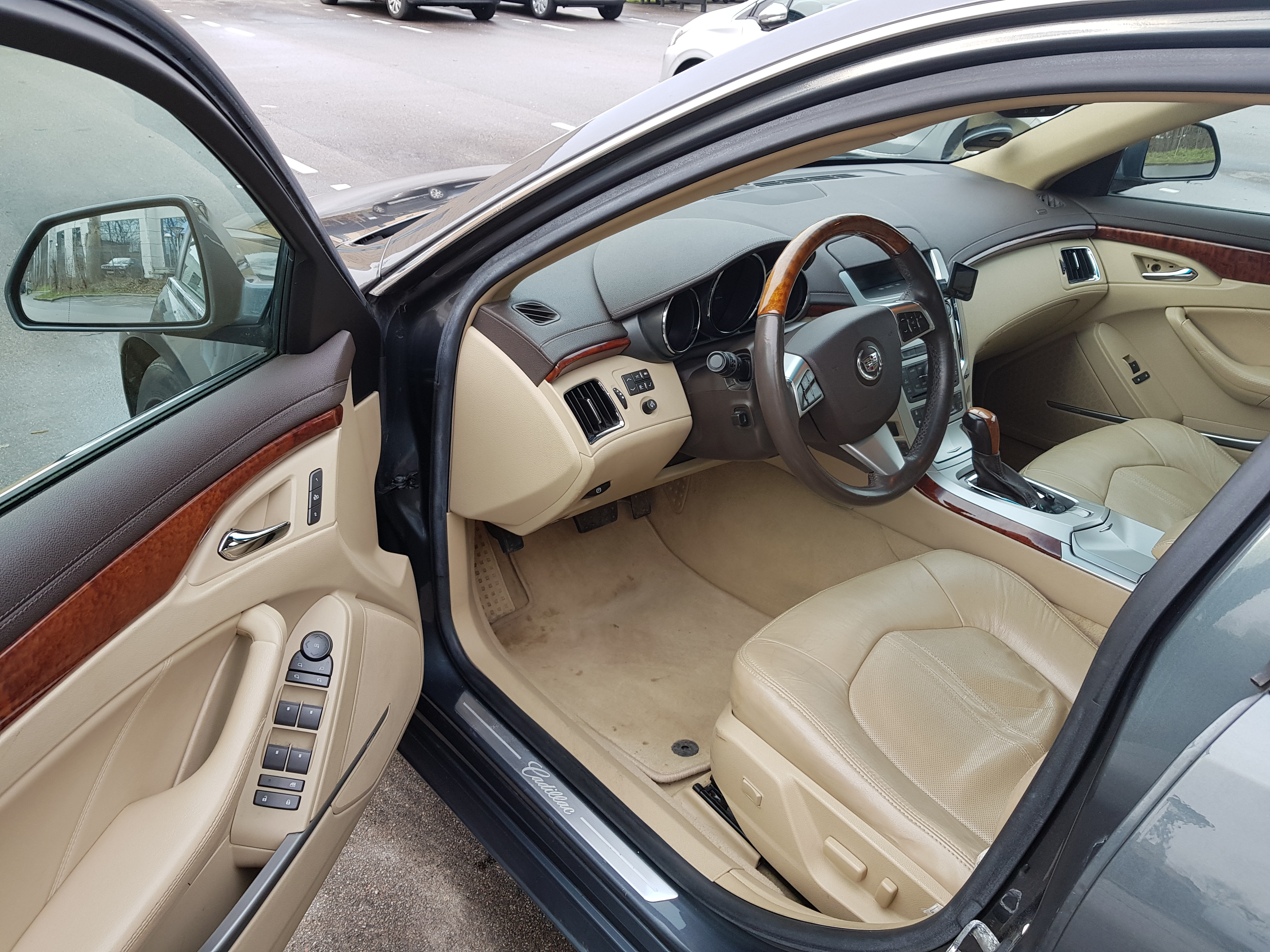 Blå Cadillac CTS fra 2010