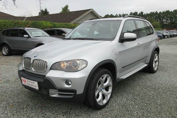 Grå BMW X5 fra 2009