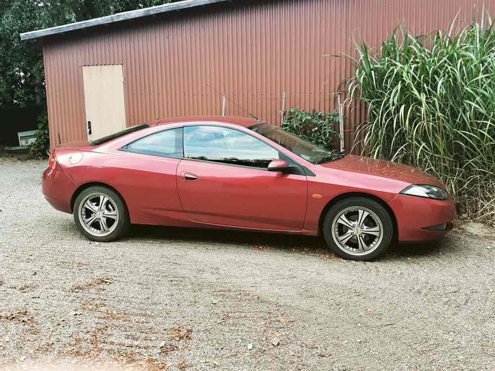 Rød Ford Cougar fra 1999