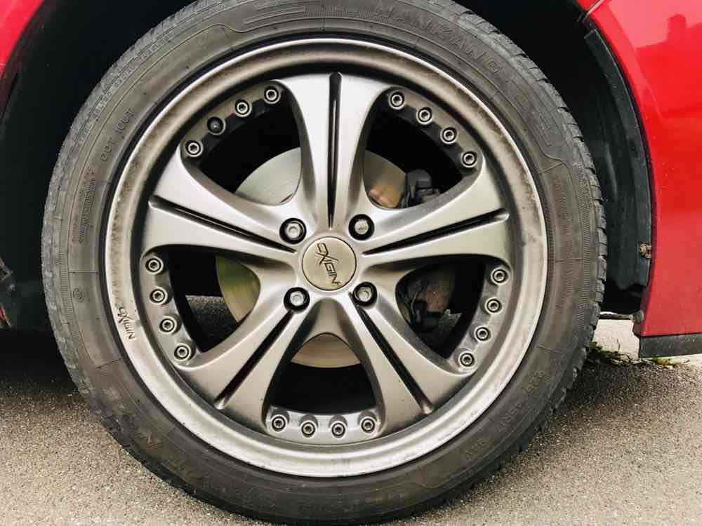 Rød Ford Cougar fra 1999
