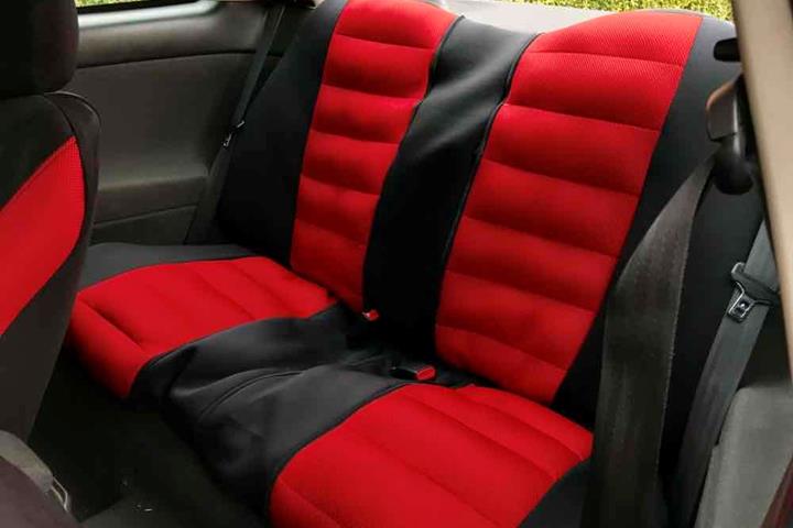 Rød Ford Cougar fra 1999
