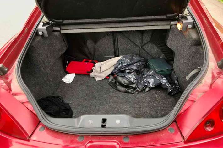 Rød Ford Cougar fra 1999