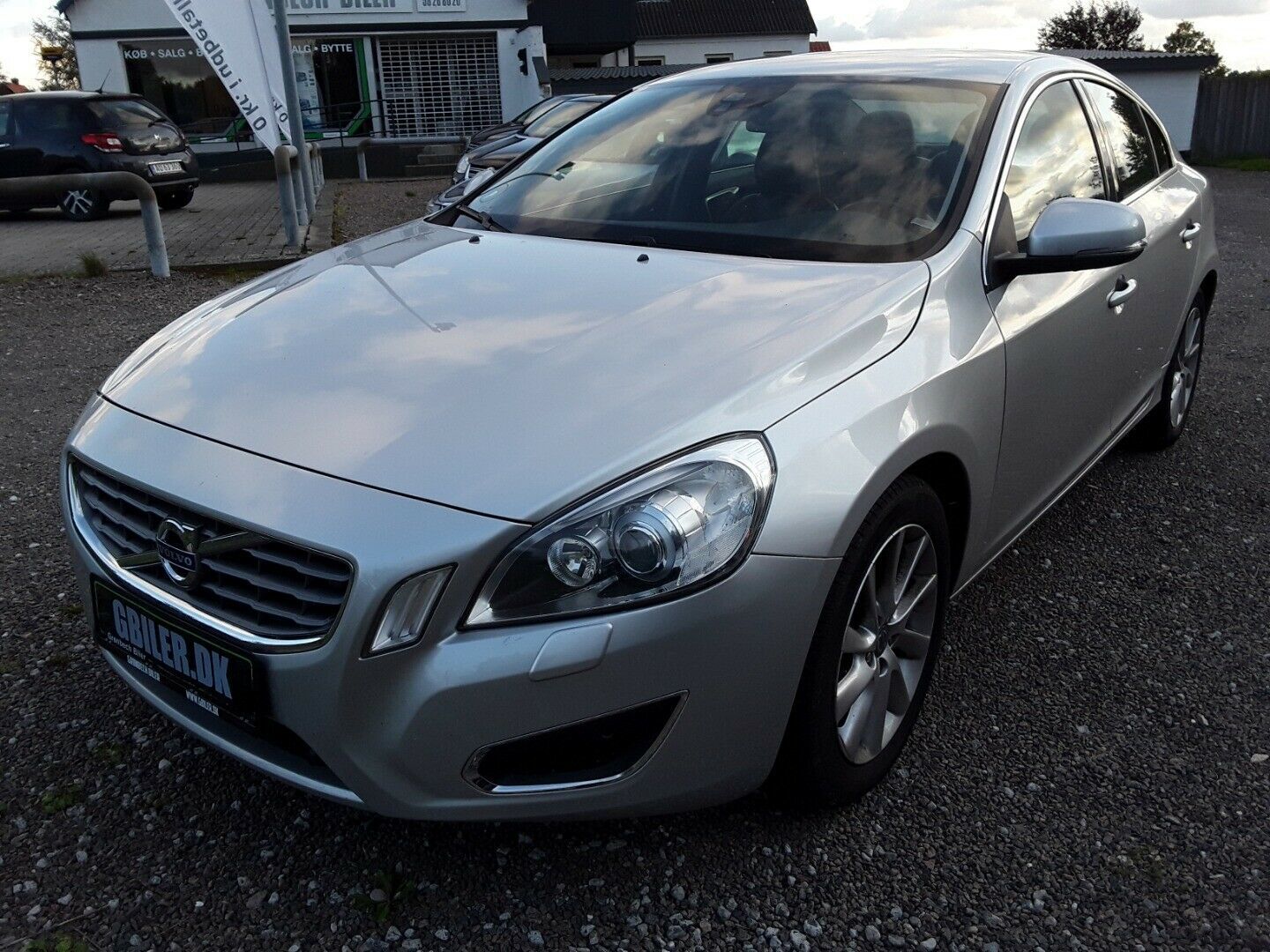 Grå Volvo S60 fra 2011