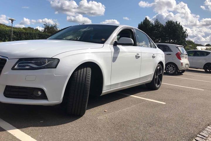 Hvid Audi A4 fra 2011