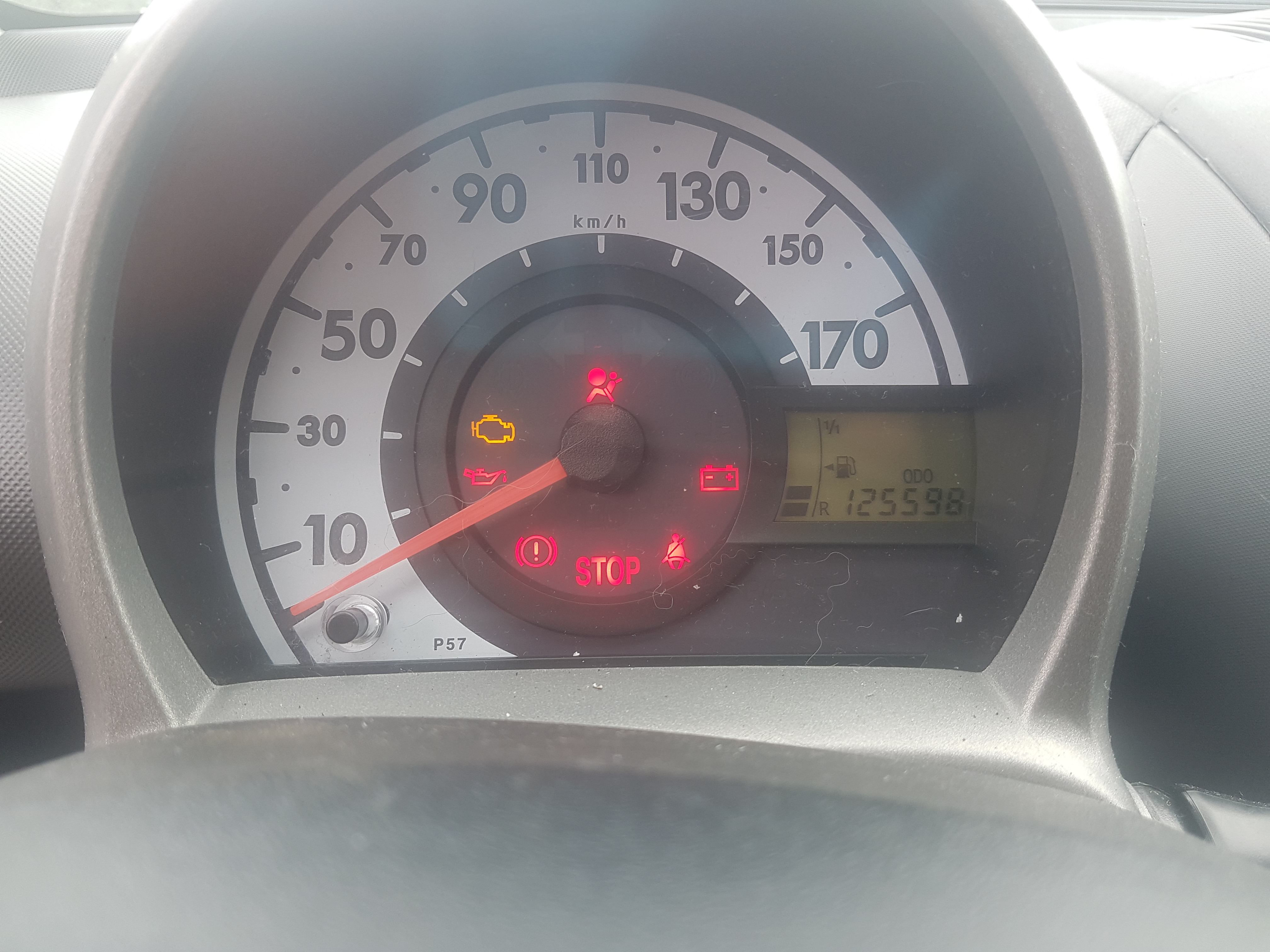 Grå Toyota Aygo fra 2011