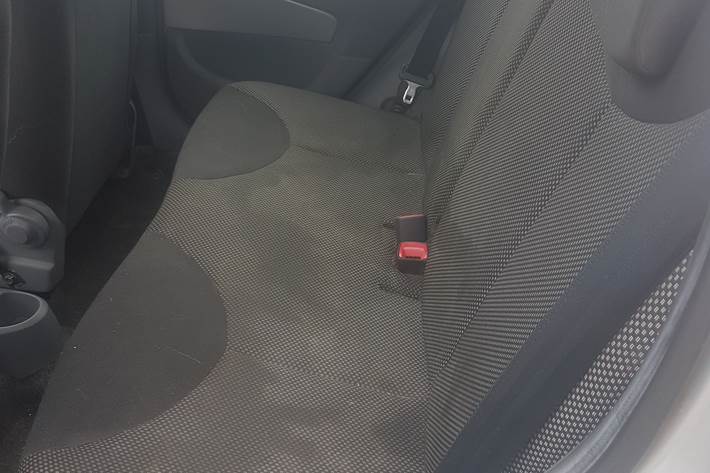 Grå Toyota Aygo fra 2011