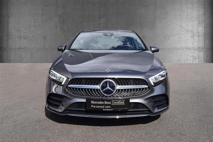 Grå Mercedes A180 d fra 2019